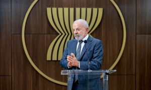 Lula quer discutir com Trump punições dos EUA a ministros do STF