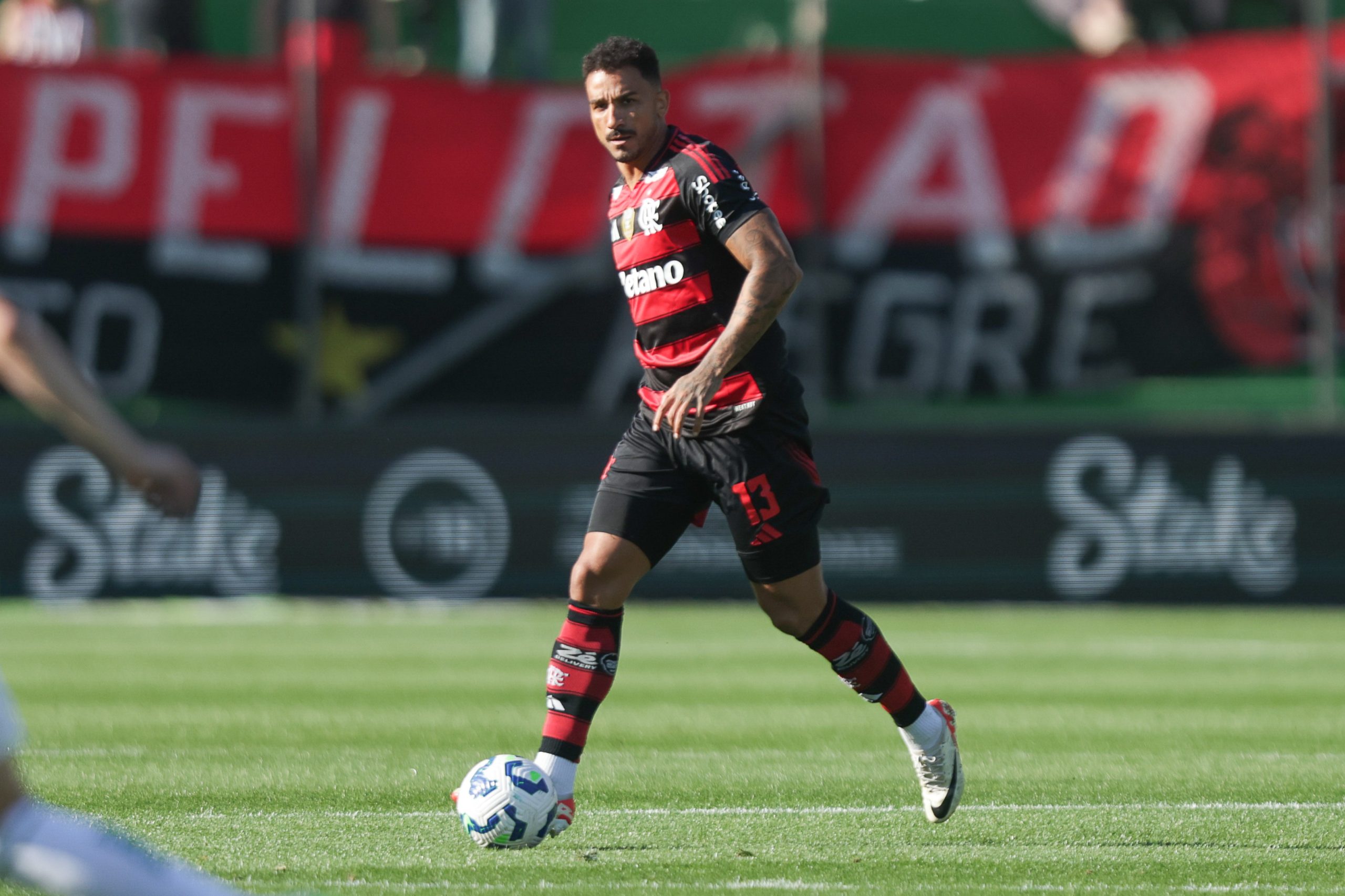 Alex Sandro e Danilo são convocados e desfalcam Flamengo no Brasileiro