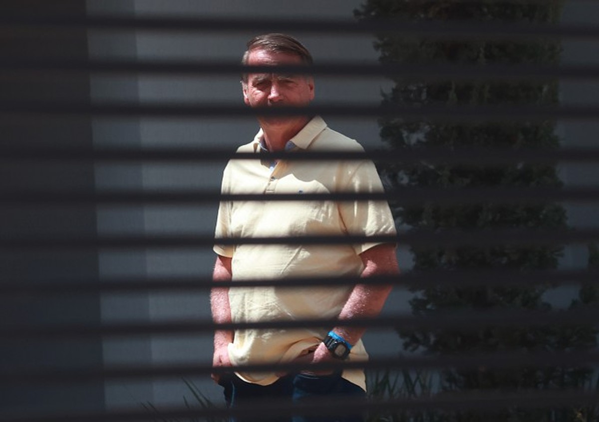 Moraes vota para manter condenação de Bolsonaro a 27 anos por golpe