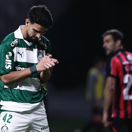 Palmeiras empata em casa com Vitória e complica disputa pelo título