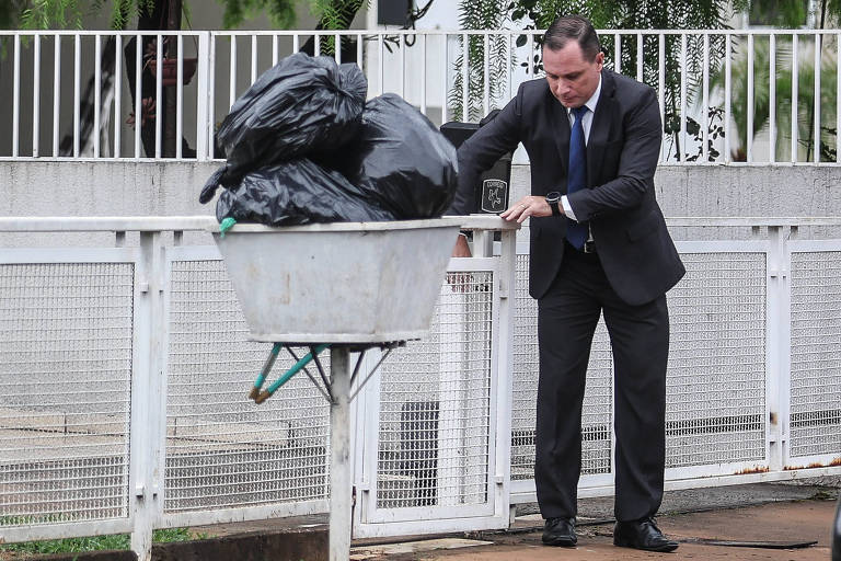 Tenente-coronel Mauro Cid inicia cumprimento de pena após audiência no STF