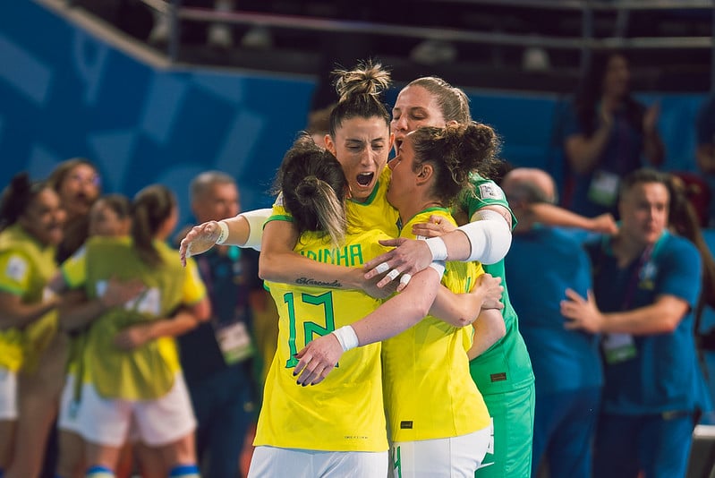 Brasil goleia Espanha e avança à final do Mundial Feminino de Futsal