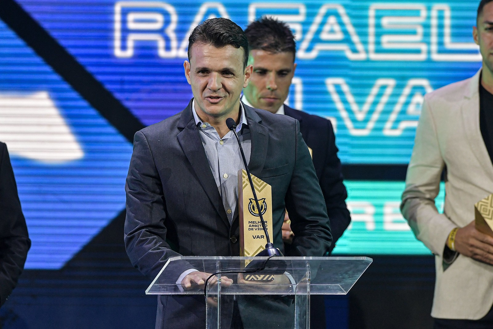 Caio Max Augusto Vieira é eleito melhor árbitro de vídeo do Brasileirão 2025