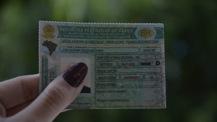 Contran aprova CNH sem aulas em autoescola e reduz carga horária prática