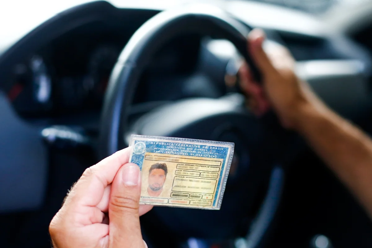 Governo Lula oficializa mudanças que facilitam obtenção da CNH na terça