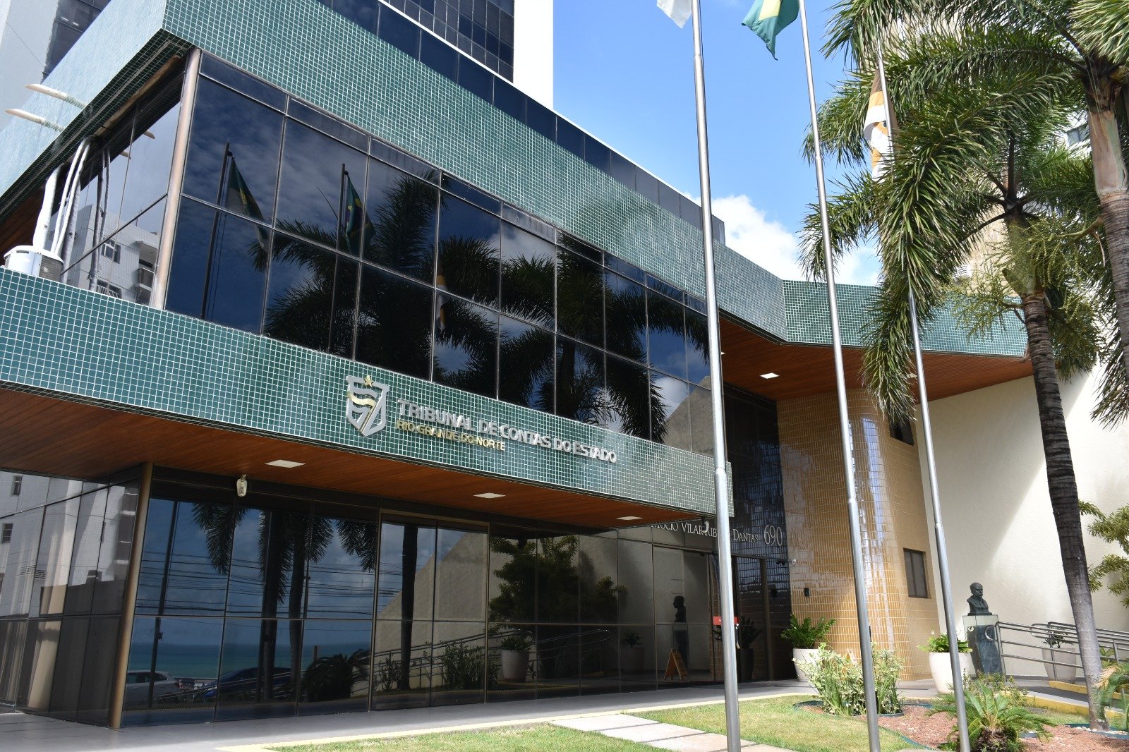 TCE-RN abre concurso com 55 vagas e salários de até R$ 15,5 mil