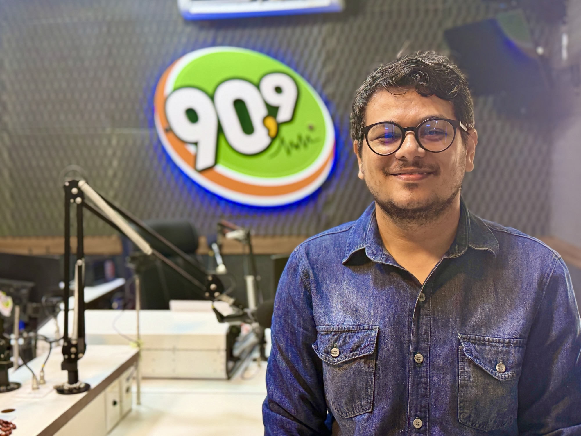 Jornalista Raí Fidelis estreia programa 'Aqui Tem Notícias' na Rádio Currais Novos FM