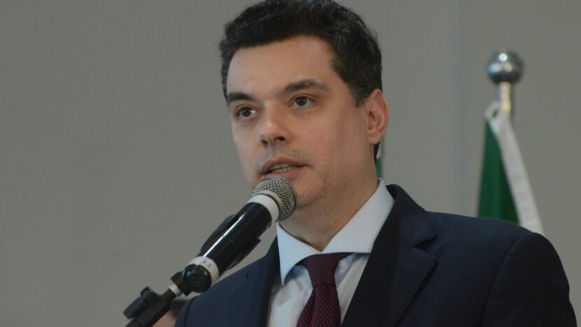 Walter Alves pode disputar deputado estadual sem renunciar ao cargo no RN