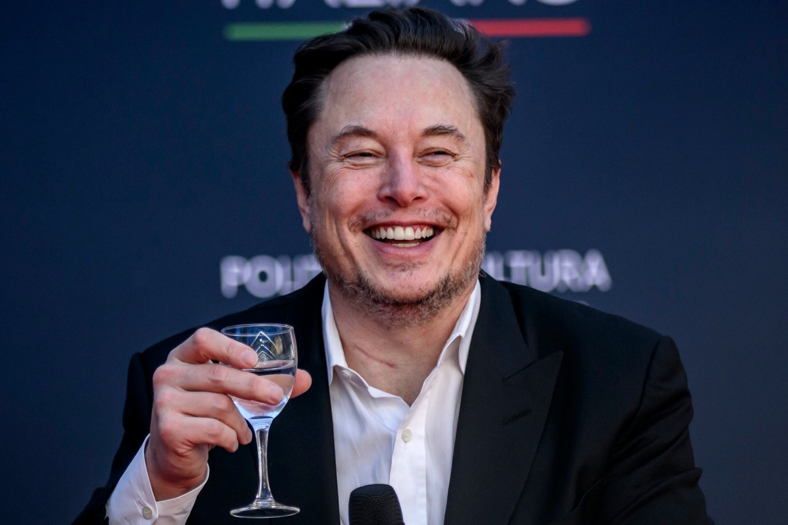 Elon Musk estreia conta verificada no TikTok para promover SpaceX