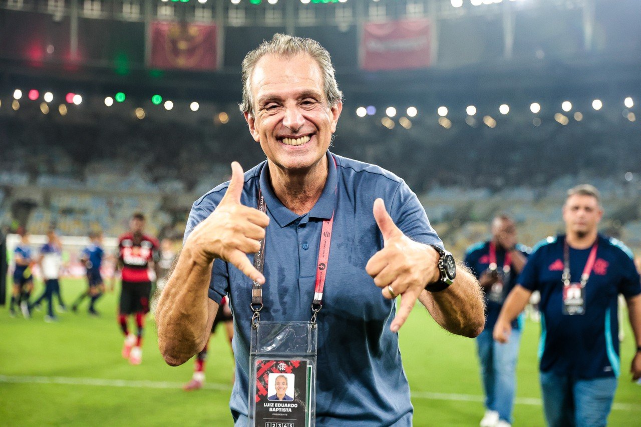 Flamengo registra receita recorde de R$ 2 bilhões e reduz dívida em 2025