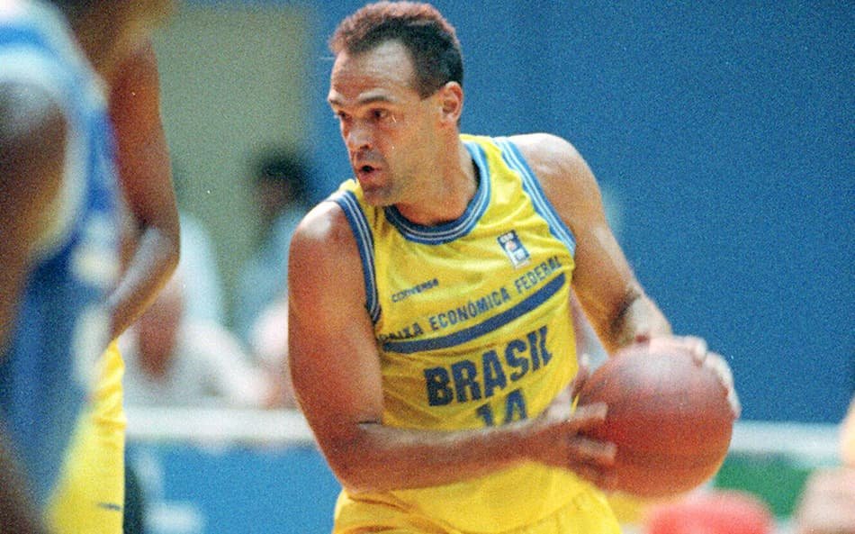 Morre Oscar Schmidt, lenda do basquete mundial, aos 68 anos