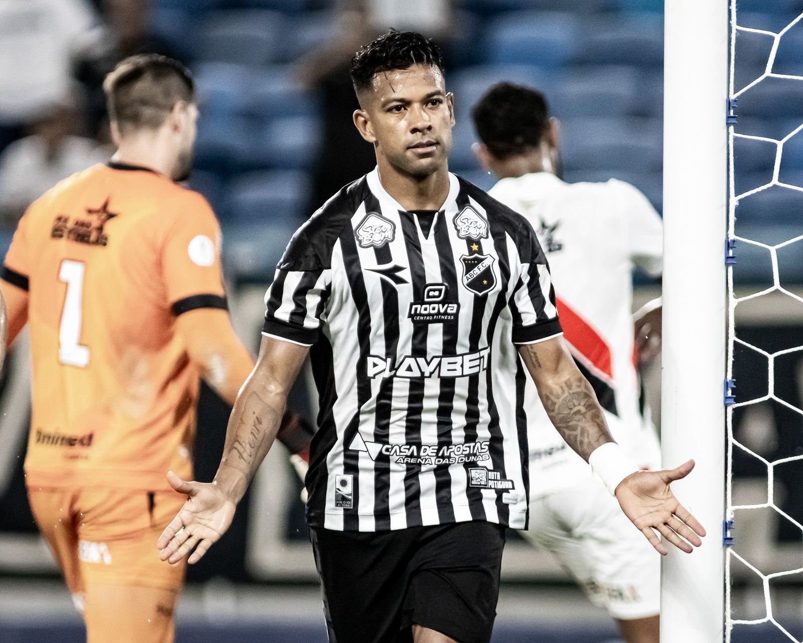 Wallyson se torna 3º maior artilheiro do ABC com 107 gols