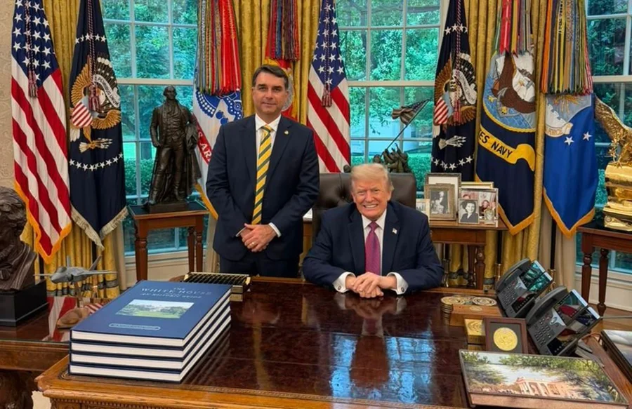 Flávio Bolsonaro pede a Trump para classificar PCC e CV como terroristas