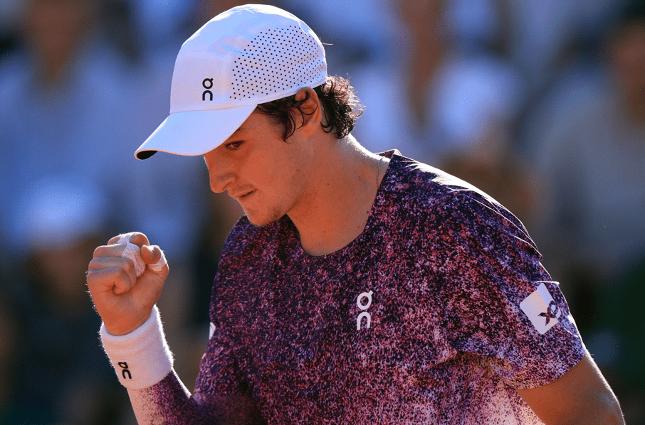 João Fonseca enfrenta Casper Ruud nas oitavas de Roland Garros após vencer Djokovic