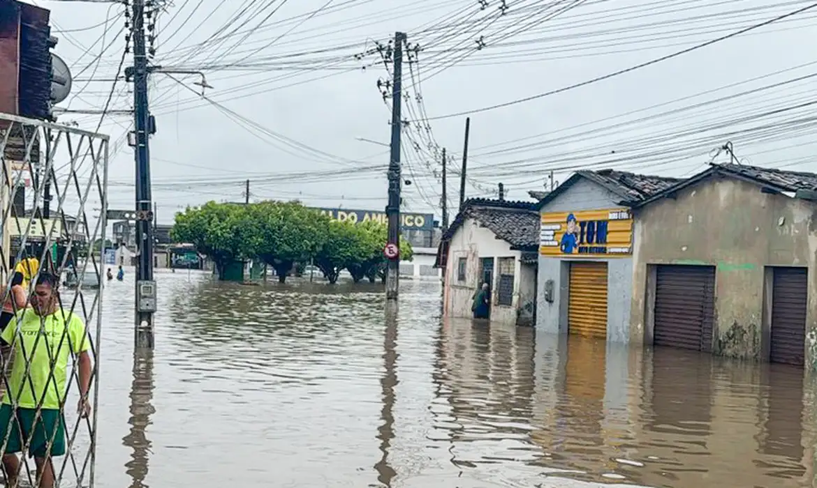 Paraíba decreta estado de calamidade por fortes chuvas com mortes e desalojados