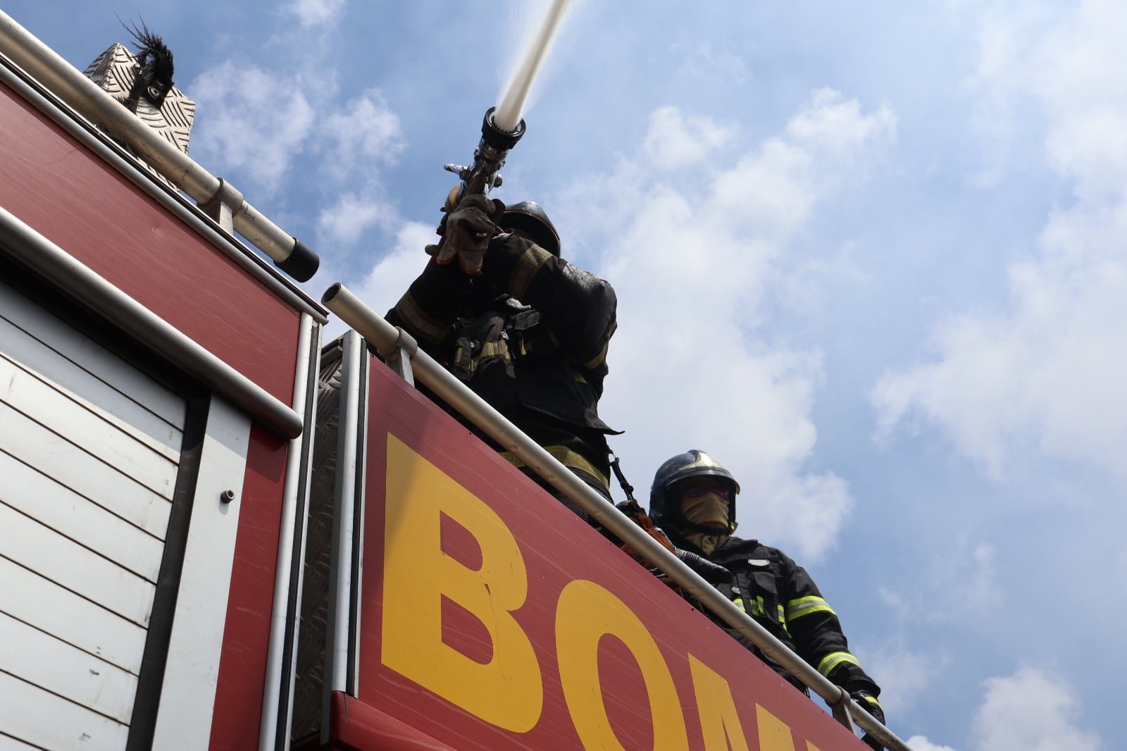 Bombeiros combatem incêndio em residência de Carnaúba dos Dantas no RN