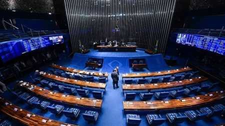 Senado aprova aumento do piso salarial para médicos e dentistas
