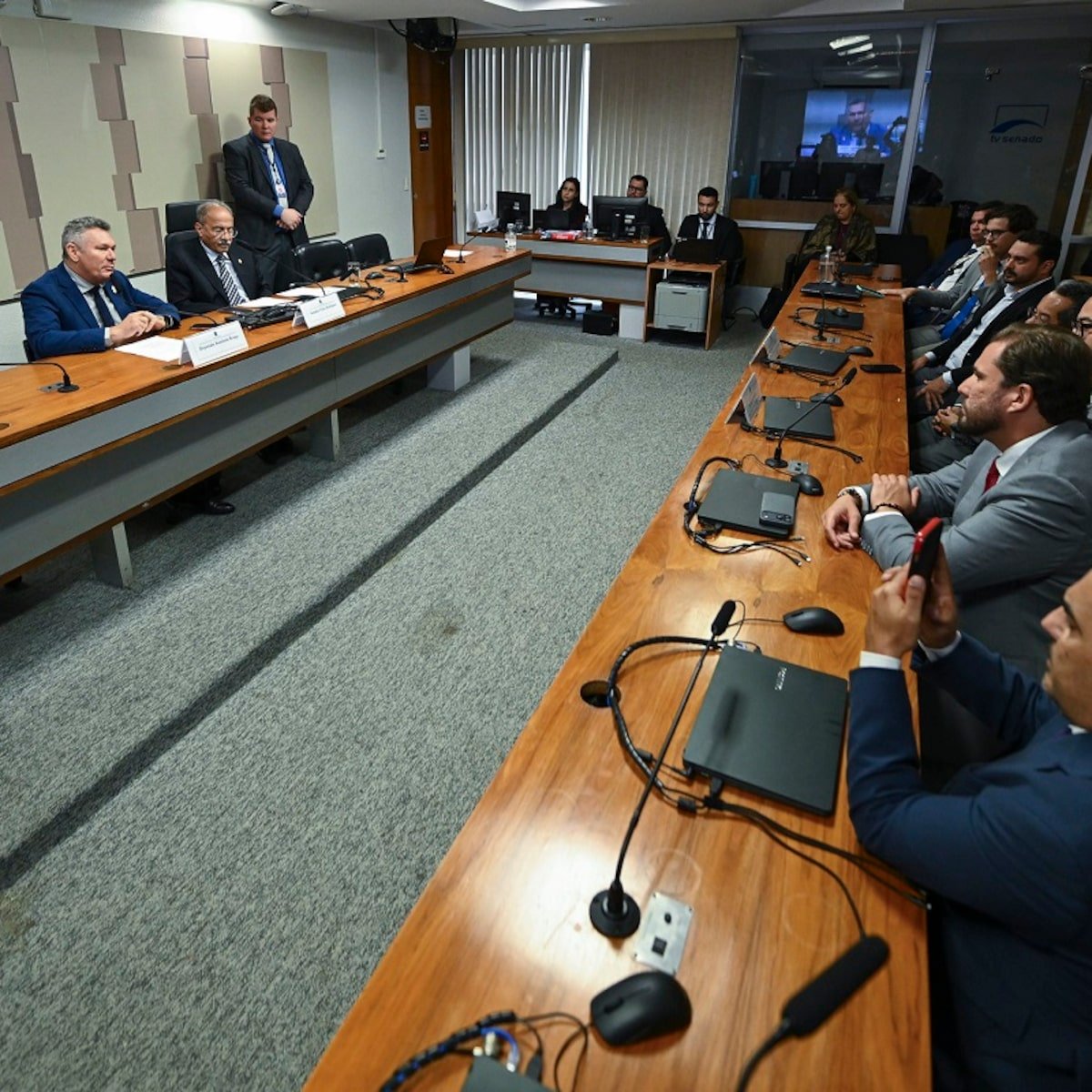 Senado aprova piso de R$ 14 mil para médicos e dentistas em 2024