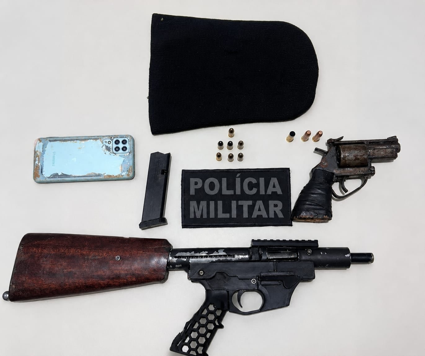 Suspeito baleado e duas armas apreendidas após perseguição em Canguaretama