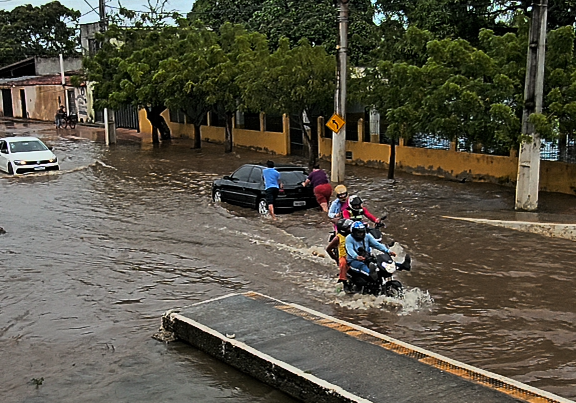 DER-RN interdita trecho da RN-160 após transbordamento na Lagoa de Extremoz