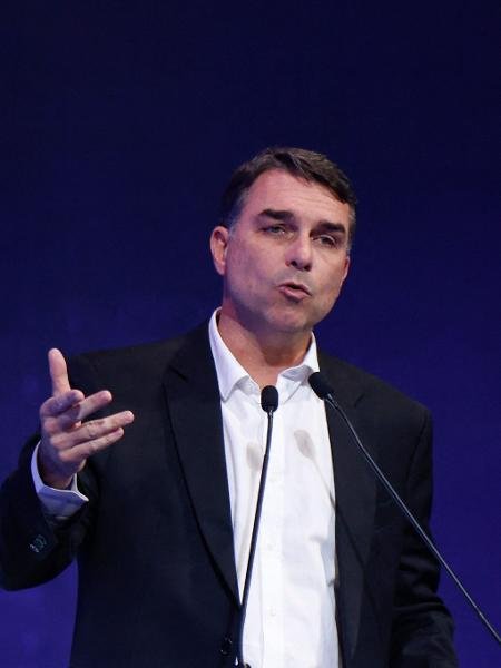 Flávio Bolsonaro renuncia à segurança da PF para a campanha presidencial
