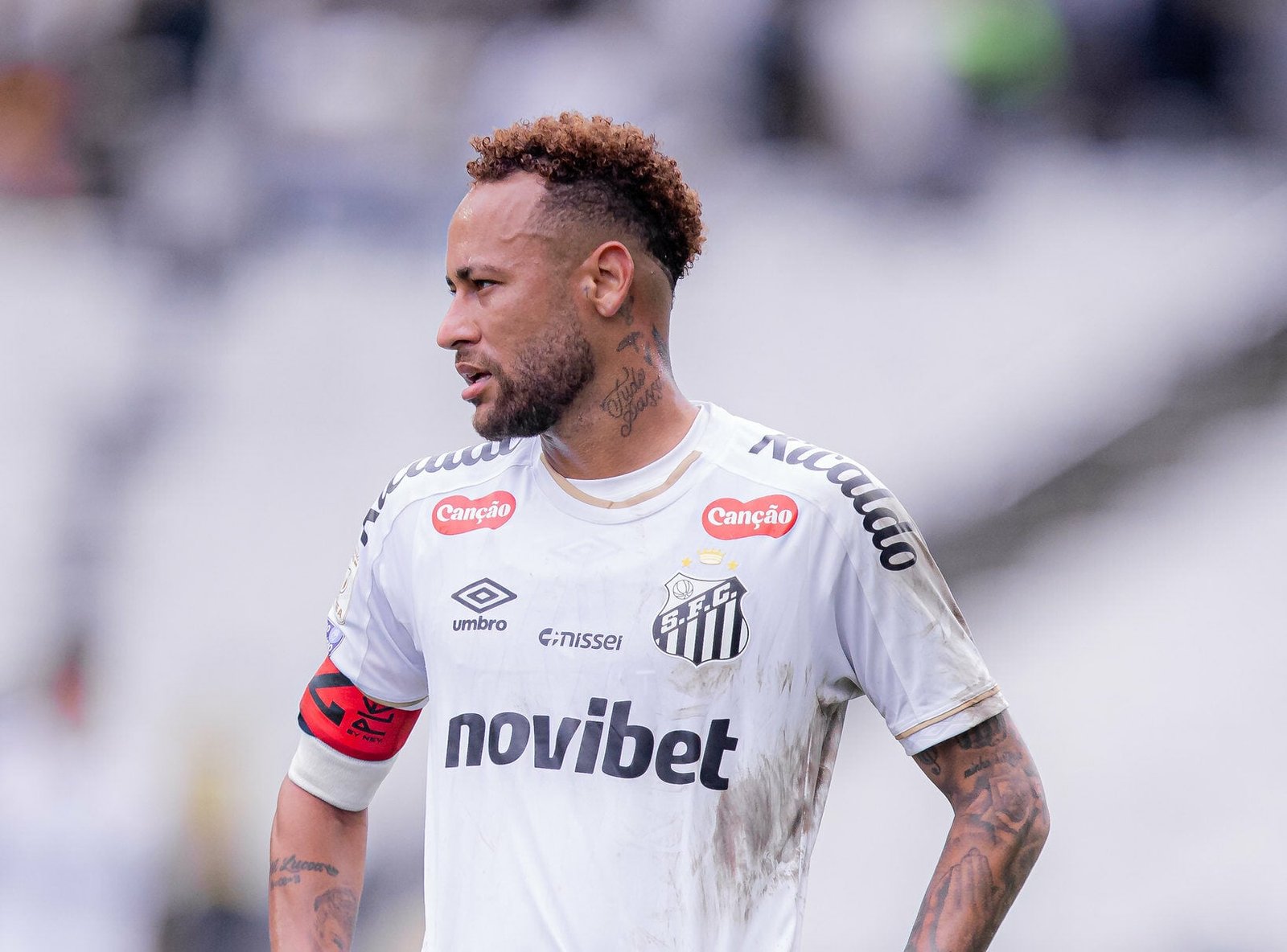 Neymar nega cobrança a jovens do Santos após empate com Chapecoense