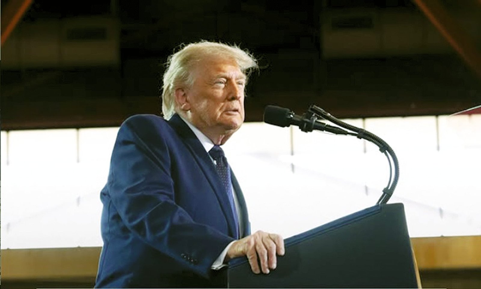 Trump afirma que mil mísseis estão prontos contra o Irã em resposta a ameaça