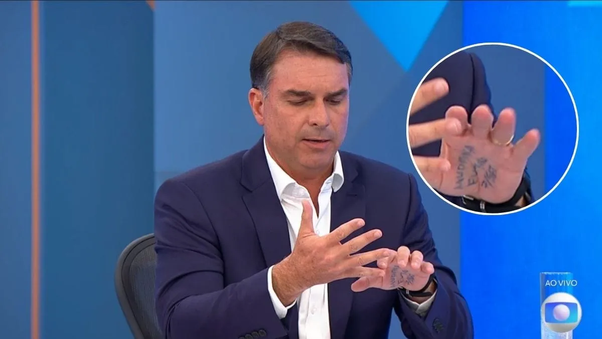 Flávio Bolsonaro usa palavras na mão em sabatina da Globo em 2026