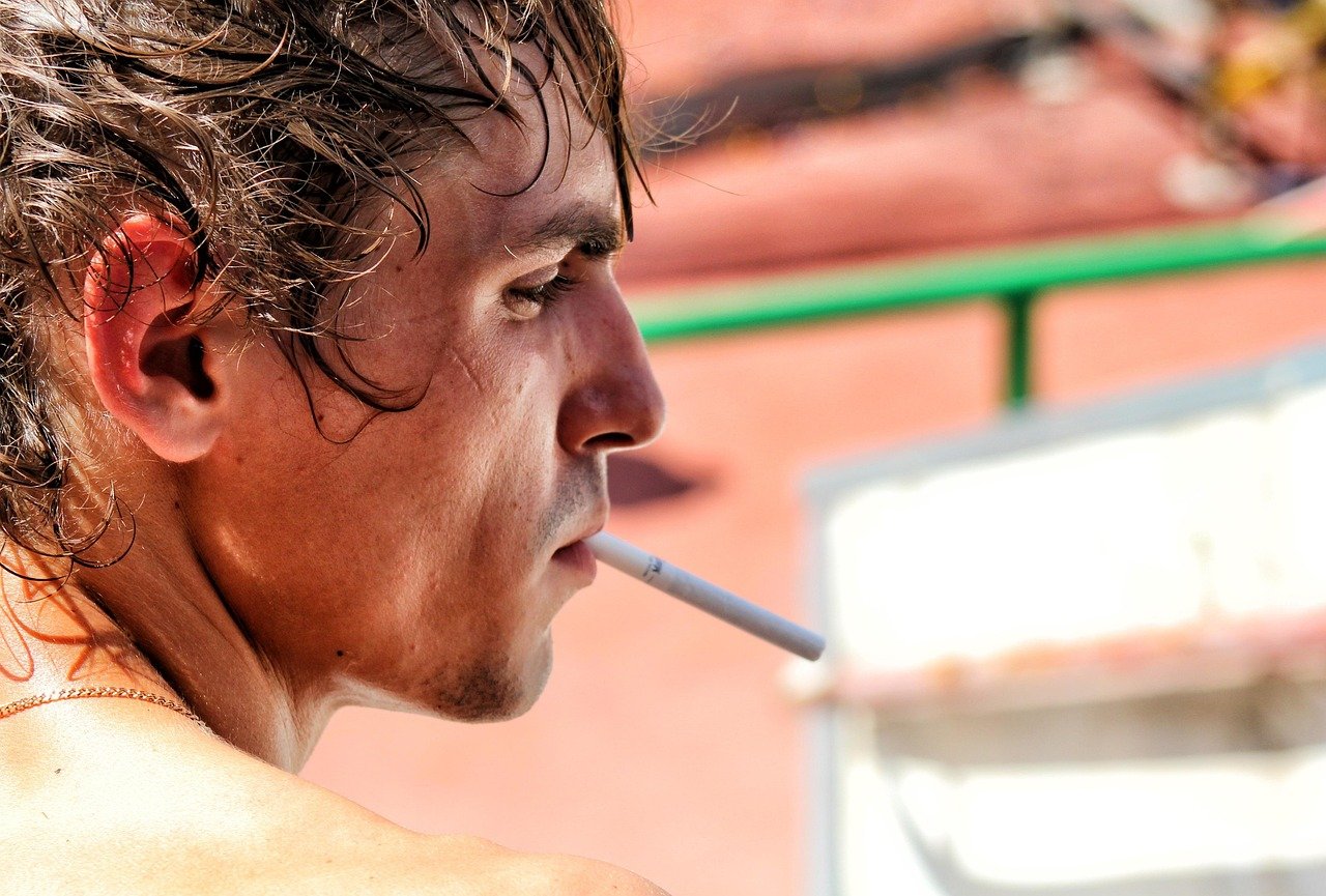 Governo aumenta preço mínimo do cigarro para R$ 7,50 em 2026