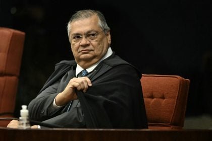 Ministro Flávio Dino suspende julgamento no STF sobre jogos de azar