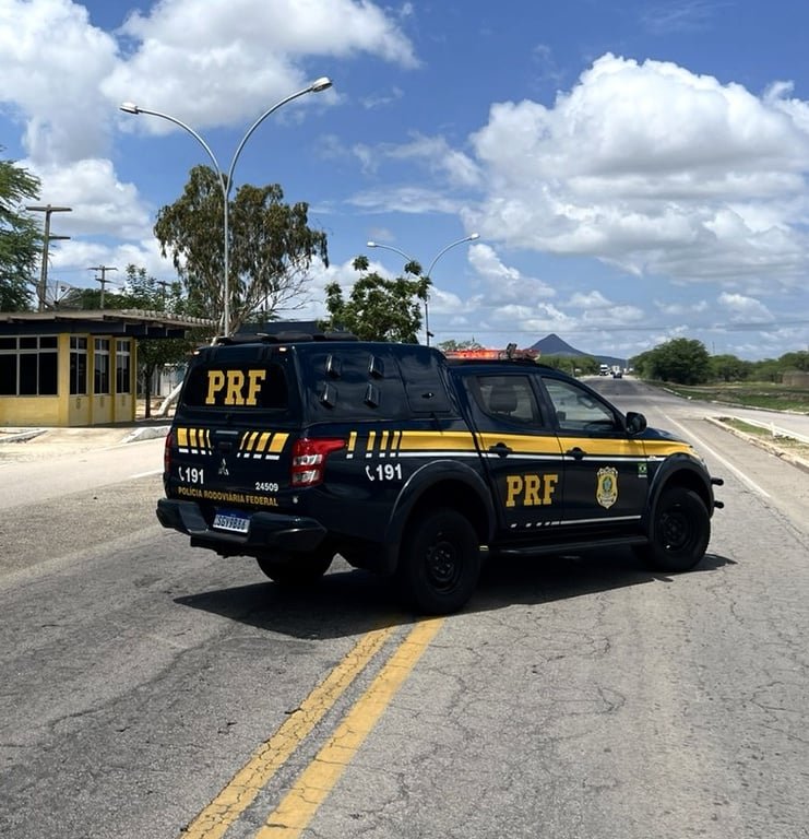 PRF prende homem com arma e apreende 912 kg de queijo irregular no RN
