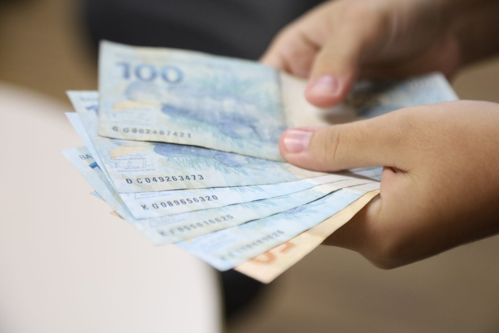 Salário mínimo deve subir para R$ 1.741 em 2027, prevê governo