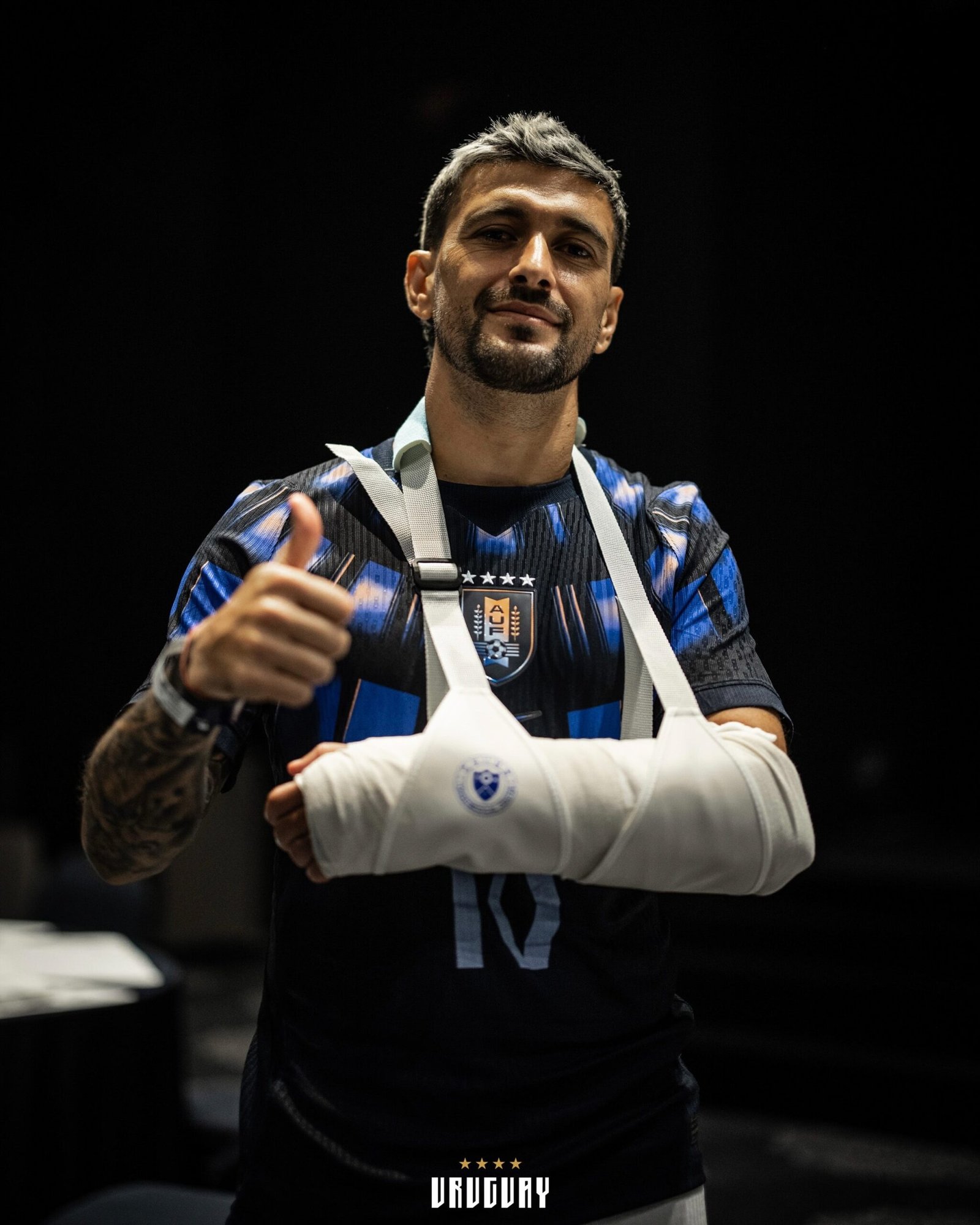 Arrascaeta chega ao Rio para cirurgia no punho e Flamengo define data
