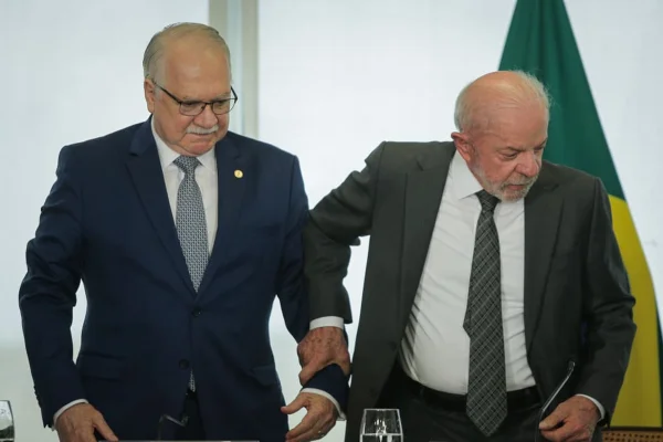 Lula tem conversa reservada com Fachin e Gonet sobre crise no STF