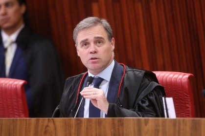 Mendonça retira sigilo de processos sobre pagamentos de Vorcaro no STF
