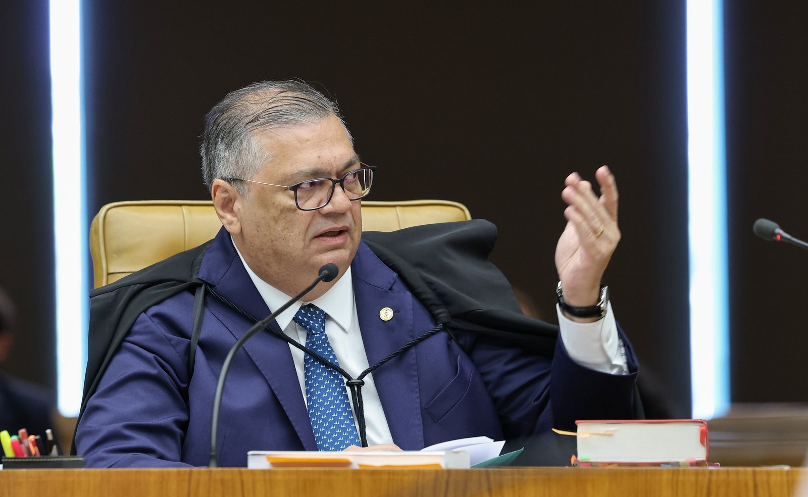 Ministro Flávio Dino pede vista em sessão do STF sobre relatório da PF