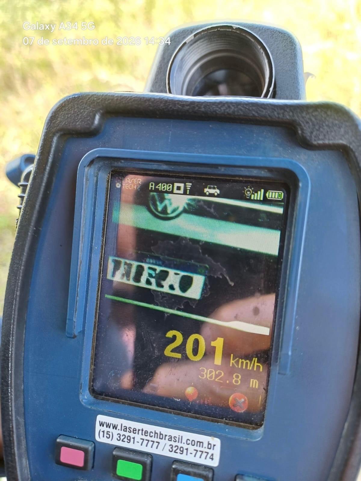 PRF flagra carro a mais de 200 km/h na BR-101 em Canguaretama