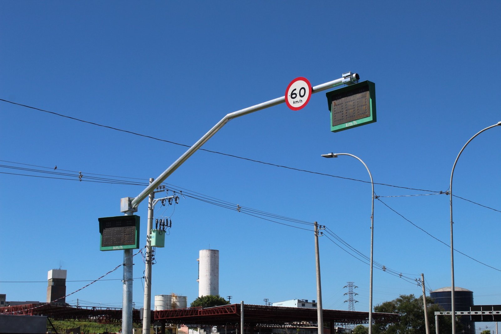 Radares de velocidade média serão testados em oito estados do Brasil