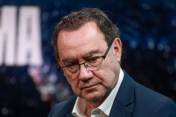 Augusto Cury viaja ao exterior e adia anúncio sobre apoio no 2º turno