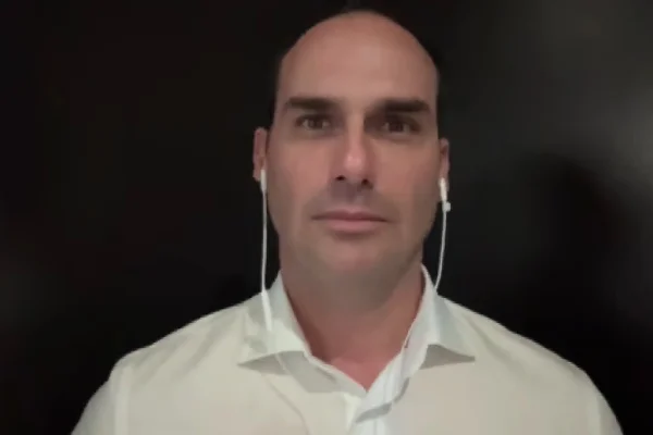 Eduardo Bolsonaro sugere uso de fuzileiros e saída de Flávio do Brasil se perder eleição