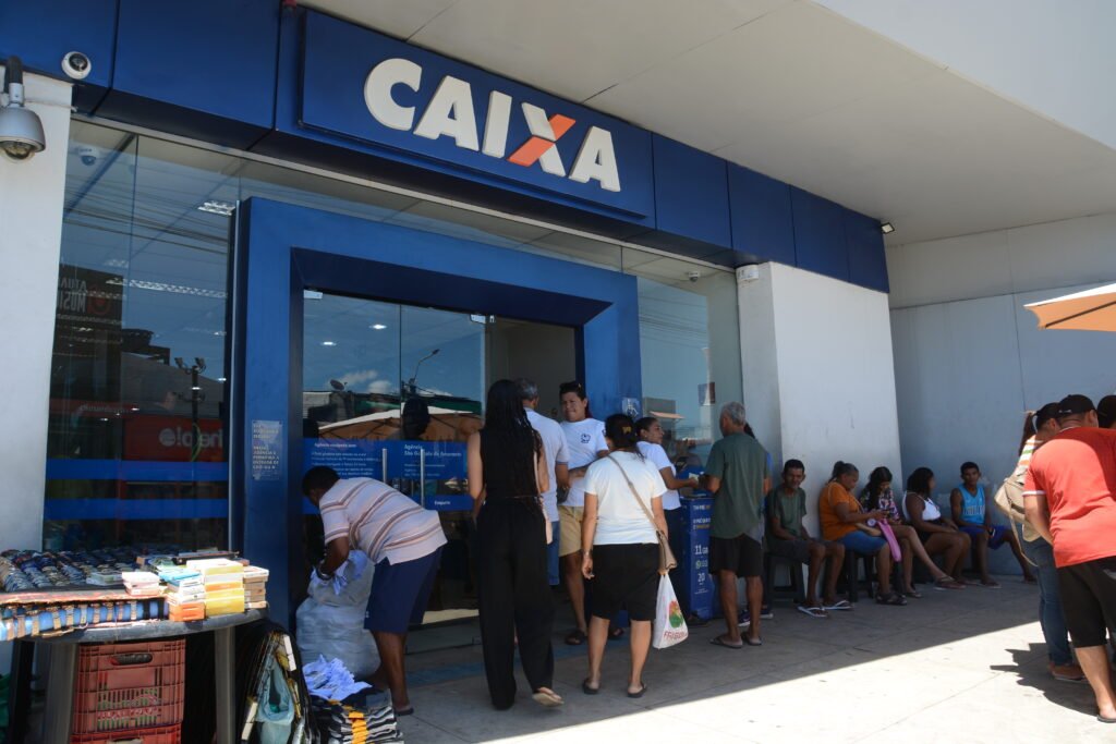 Feriado de 12 de outubro: saiba como funcionam os serviços bancários