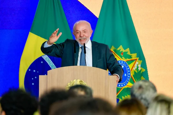 Lula celebra aprovação do fim da escala 6×1 no Senado como conquista histórica