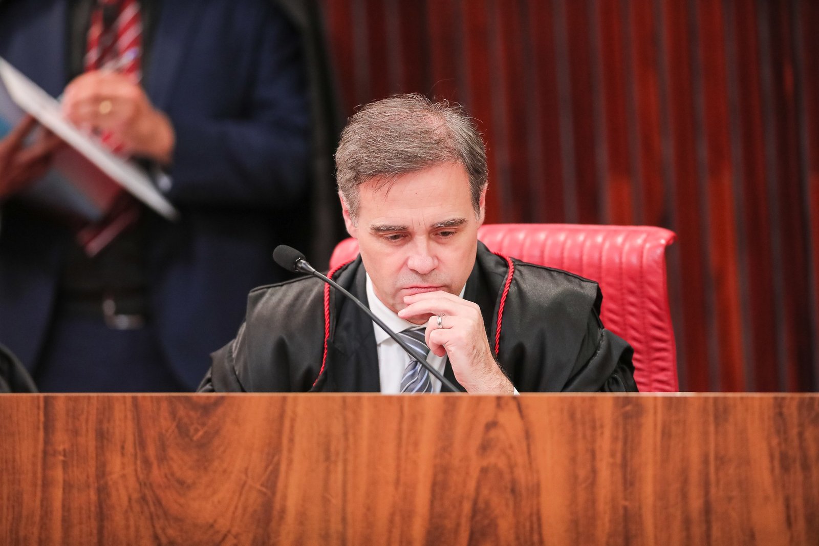 Mendonça paralisa julgamento do TSE após maioria rejeitar sua decisão sobre vídeo de Lula