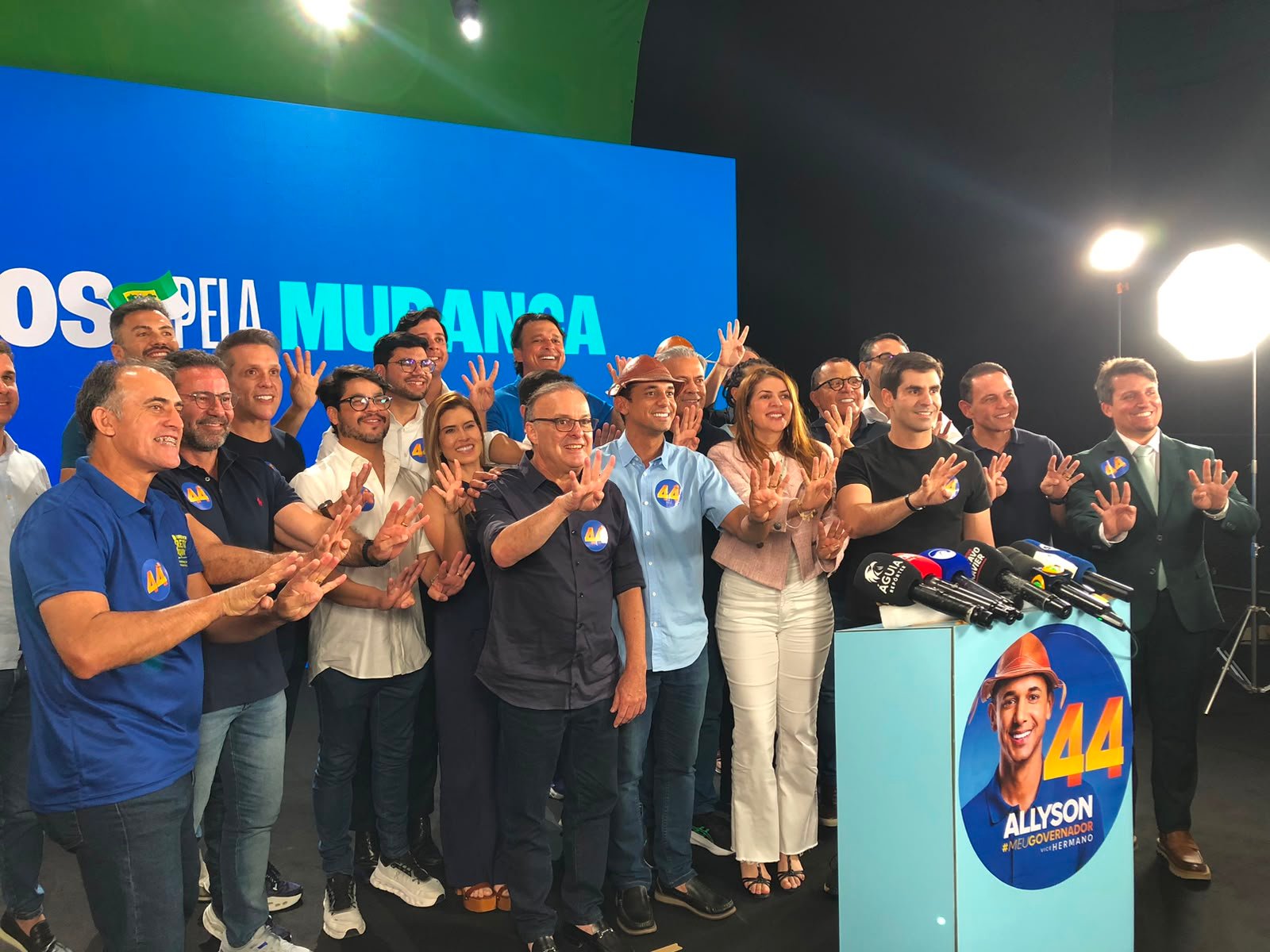 Prefeito de Natal Paulinho Freire oficializa apoio a Allyson Bezerra para governador