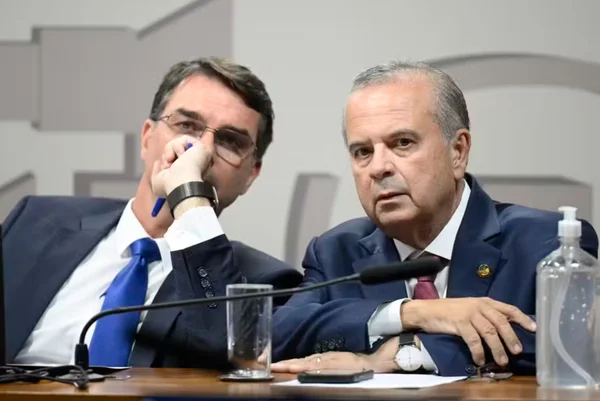 Rogério Marinho nega que Flávio Bolsonaro tenha saído do Brasil